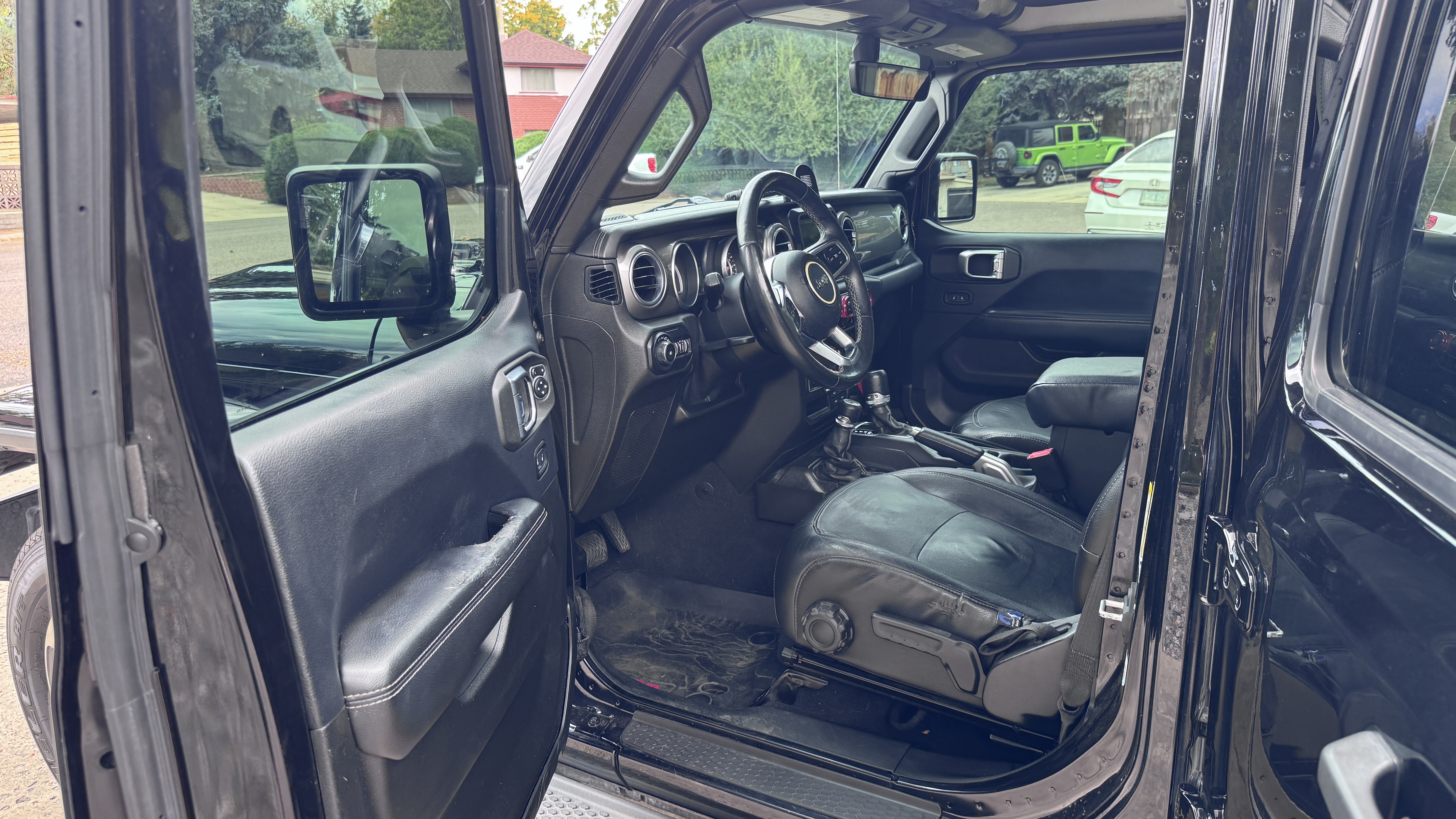 Used 2018 Jeep Wrangler Unlimited Sahara AWD/4WD image 14