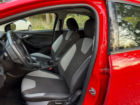 Used 2014 Ford Focus SE w/ SE Sport Package image 4