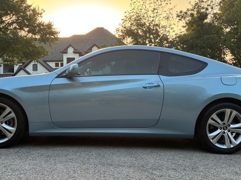 Used 2010 Hyundai Genesis 2.0T RWD image 2