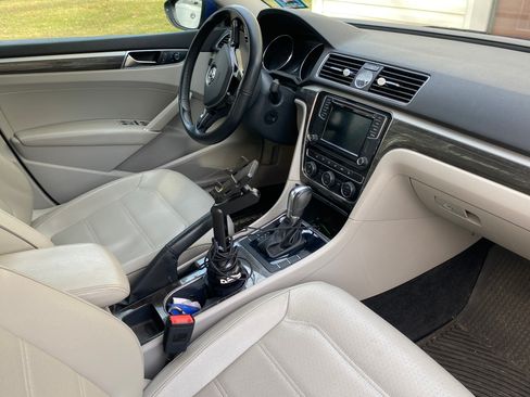 Used 2017 Volkswagen Passat 1.8T SE image 8