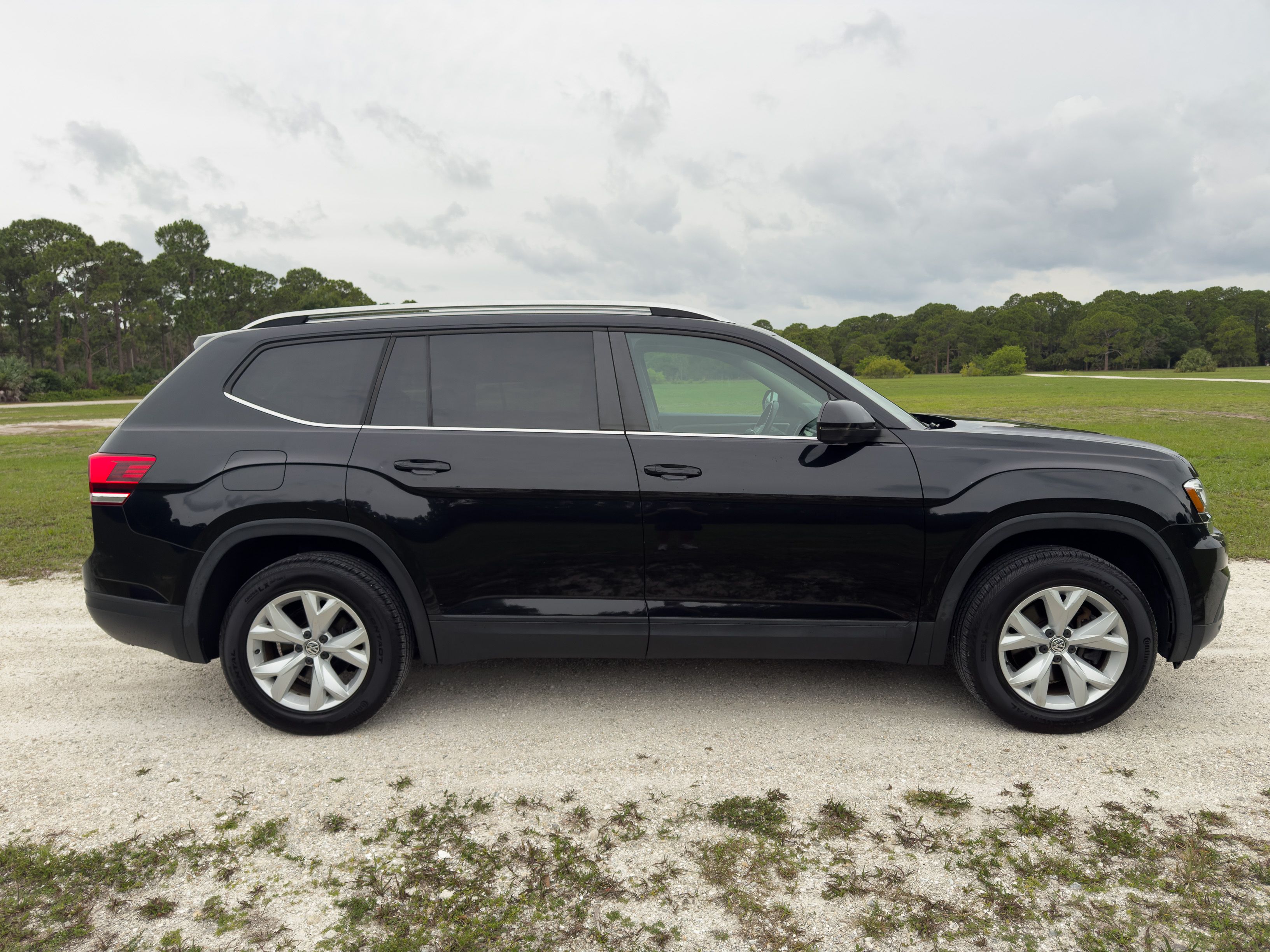 Used 2018 Volkswagen Atlas SE FWD image 2
