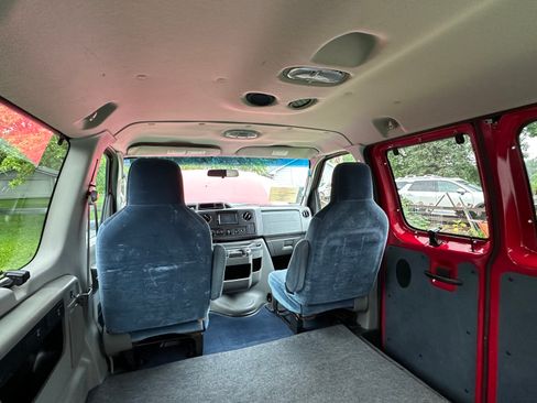 Used 2011 Ford E-150 and Econoline 150 Wagon RWD image 6
