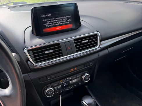 Used 2018 MAZDA MAZDA3 Grand Touring image 10