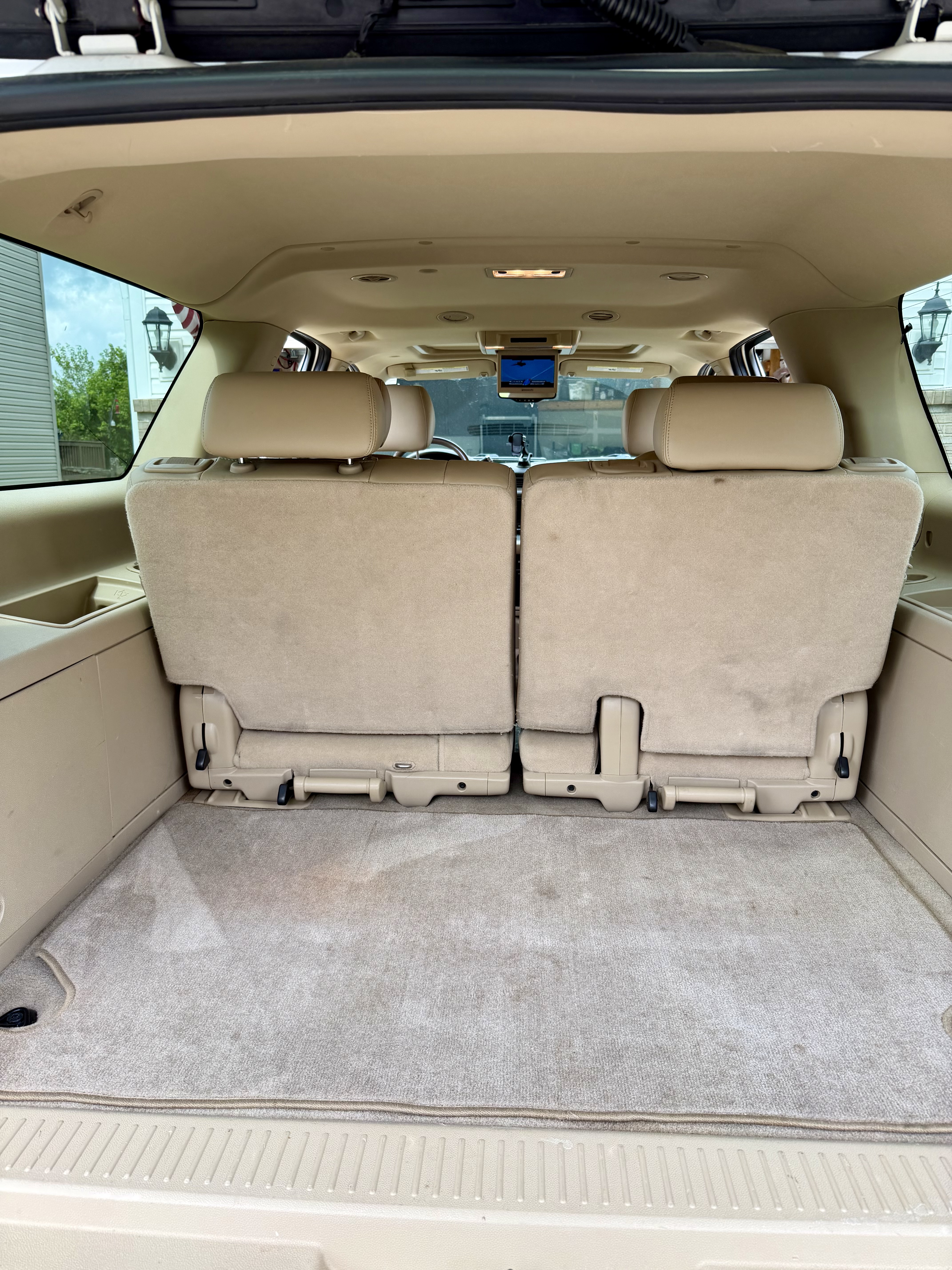 Used 2010 Chevrolet Suburban LTZ AWD/4WD image 16