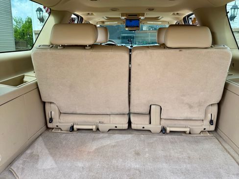 Used 2010 Chevrolet Suburban LTZ AWD/4WD image 16