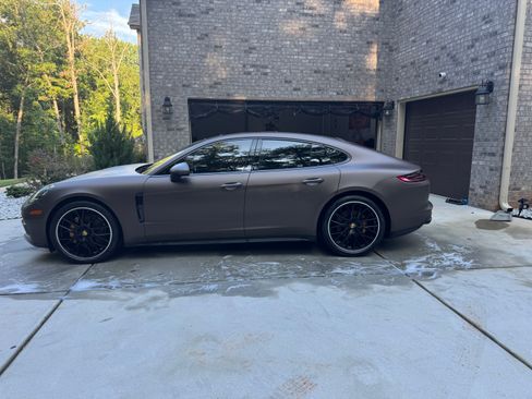 Used 2018 Porsche Panamera image 12