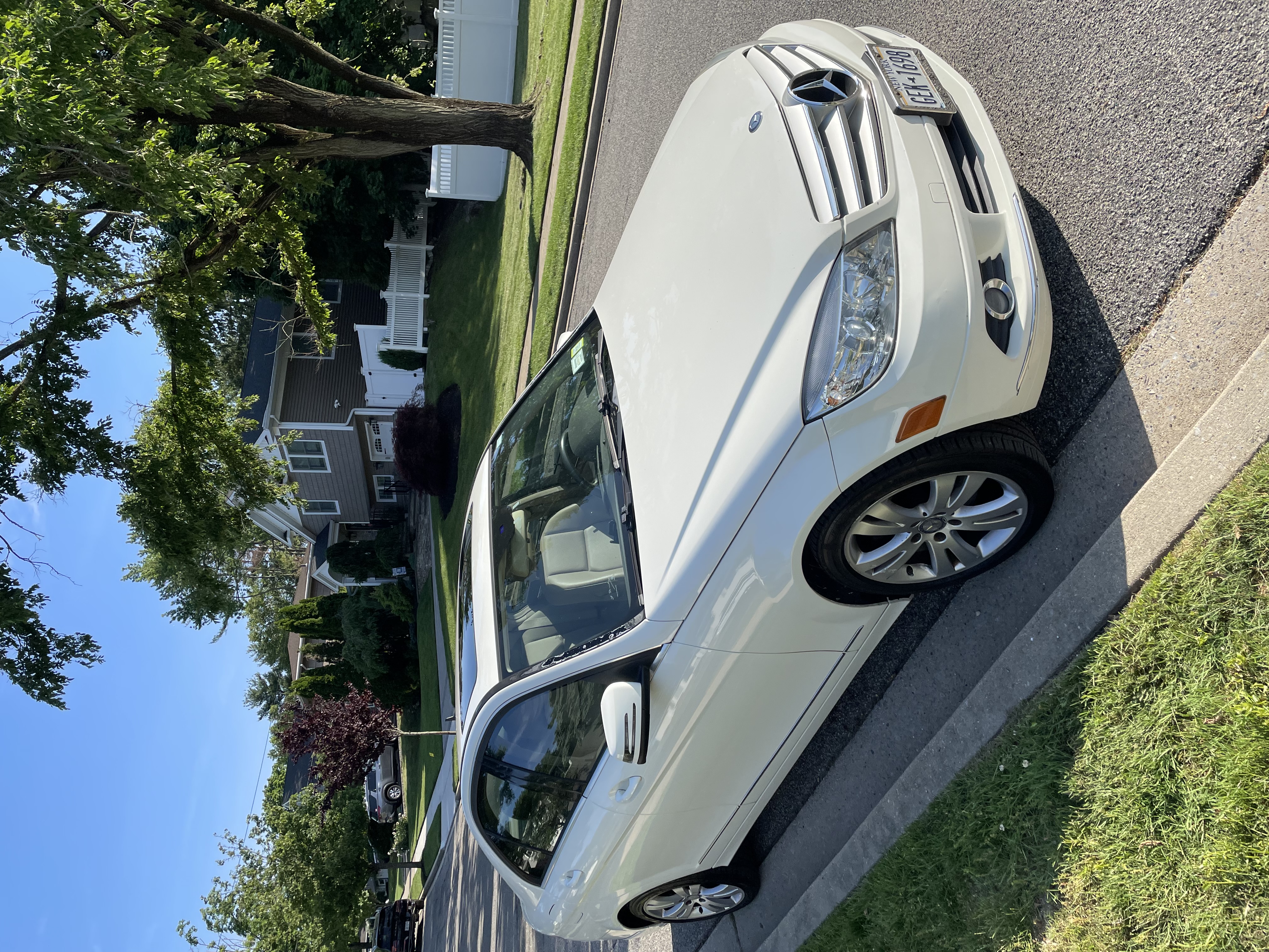 Used 2011 Mercedes-Benz C 300 4MATIC Sedan image 1