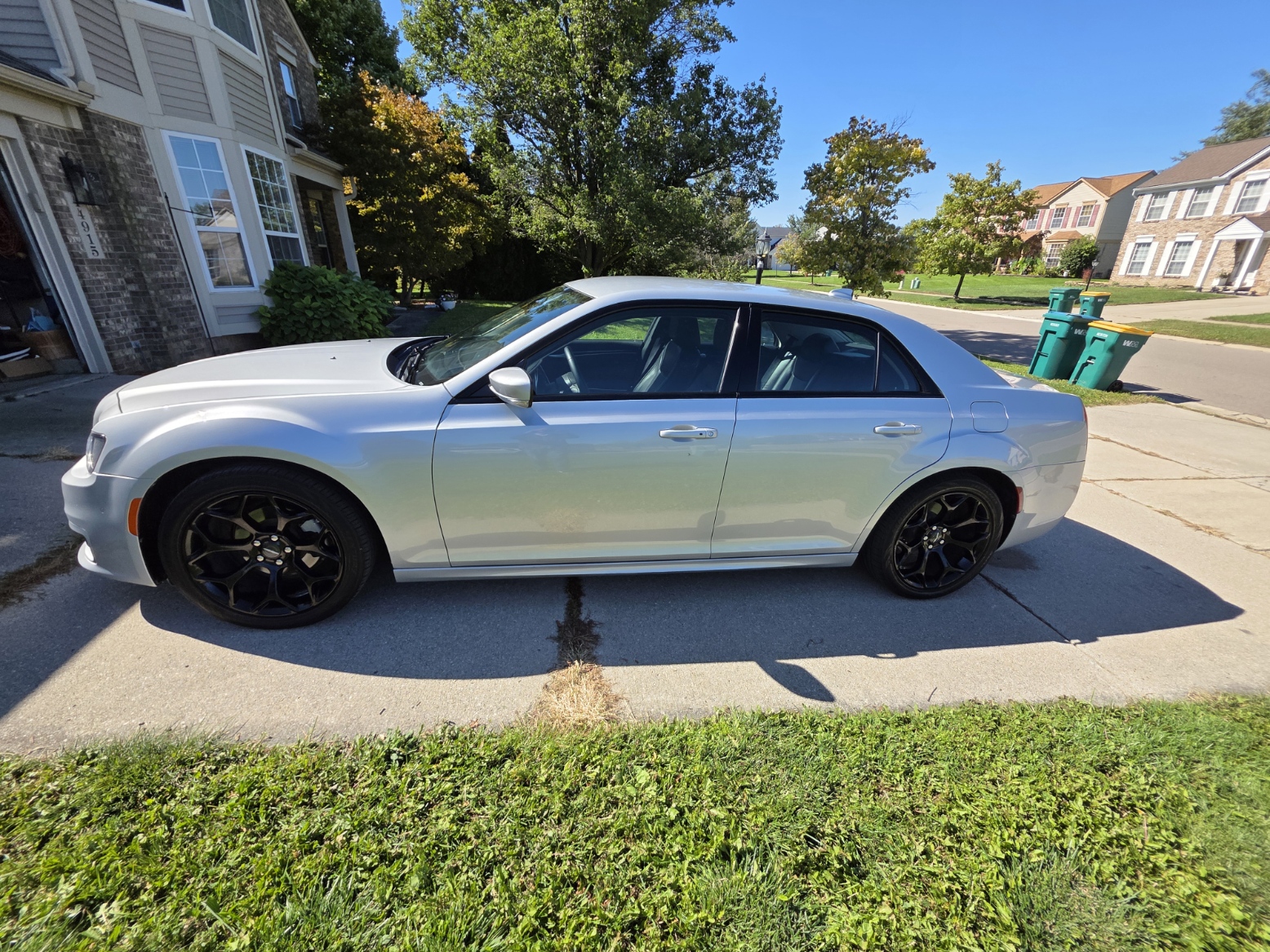 Used 2022 Chrysler 300 Touring L w/ Safetytec Plus Group RWD image 16