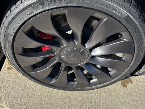 Used 2023 Tesla Model Y Performance image 9