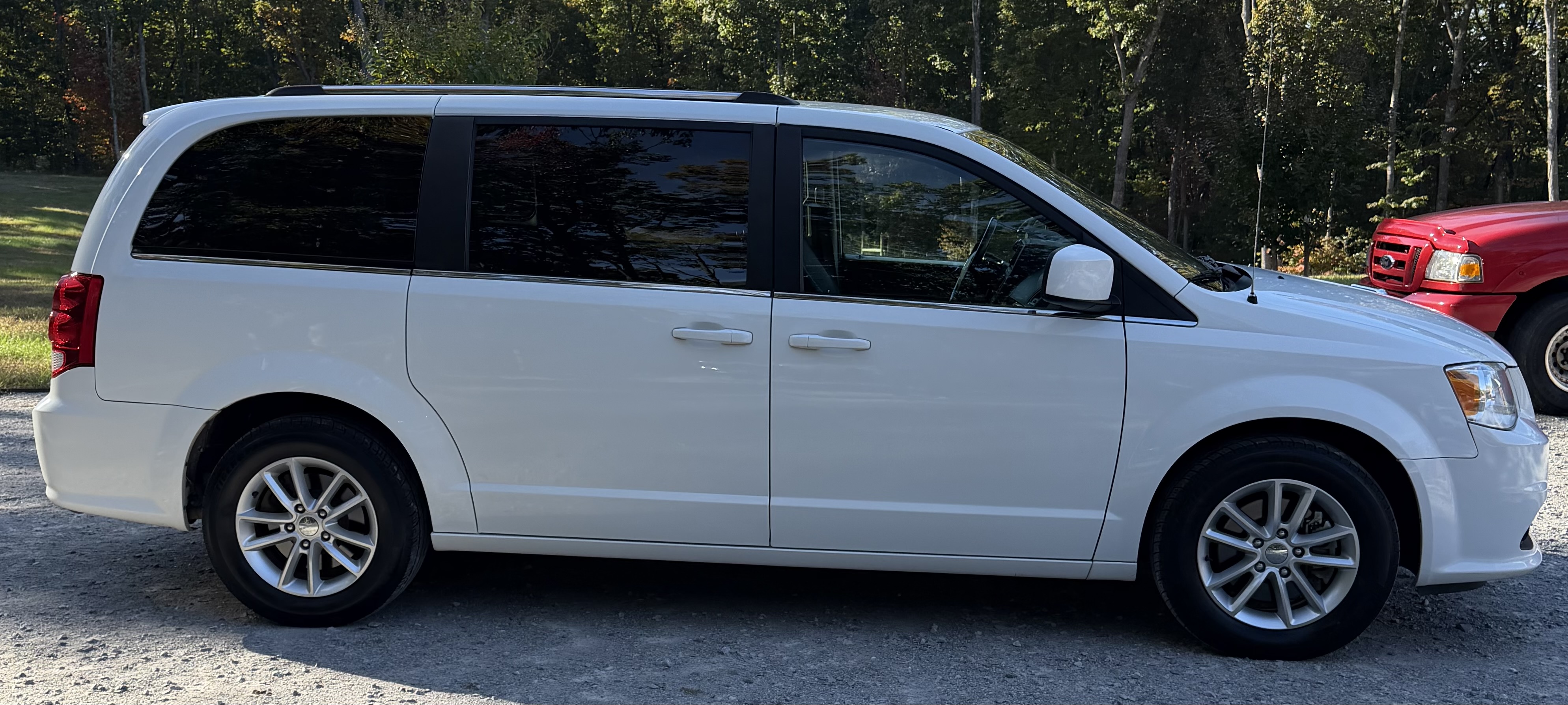 Used 2019 Dodge Grand Caravan SXT FWD image 9