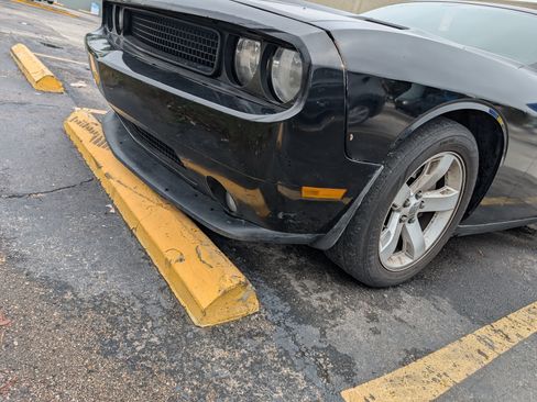 Used 2012 Dodge Challenger SXT image 4