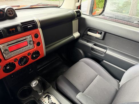 Used 2013 Toyota FJ Cruiser 4WD w/ Convenience Pkg image 26