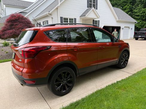 Used 2019 Ford Escape SE AWD/4WD image 2