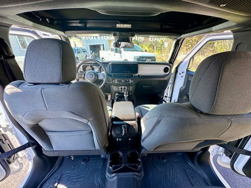 Used 2024 Jeep Wrangler Unlimited Sport image 11