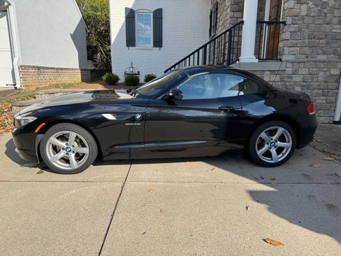 Used 2012 BMW Z4 sDrive28i image 2