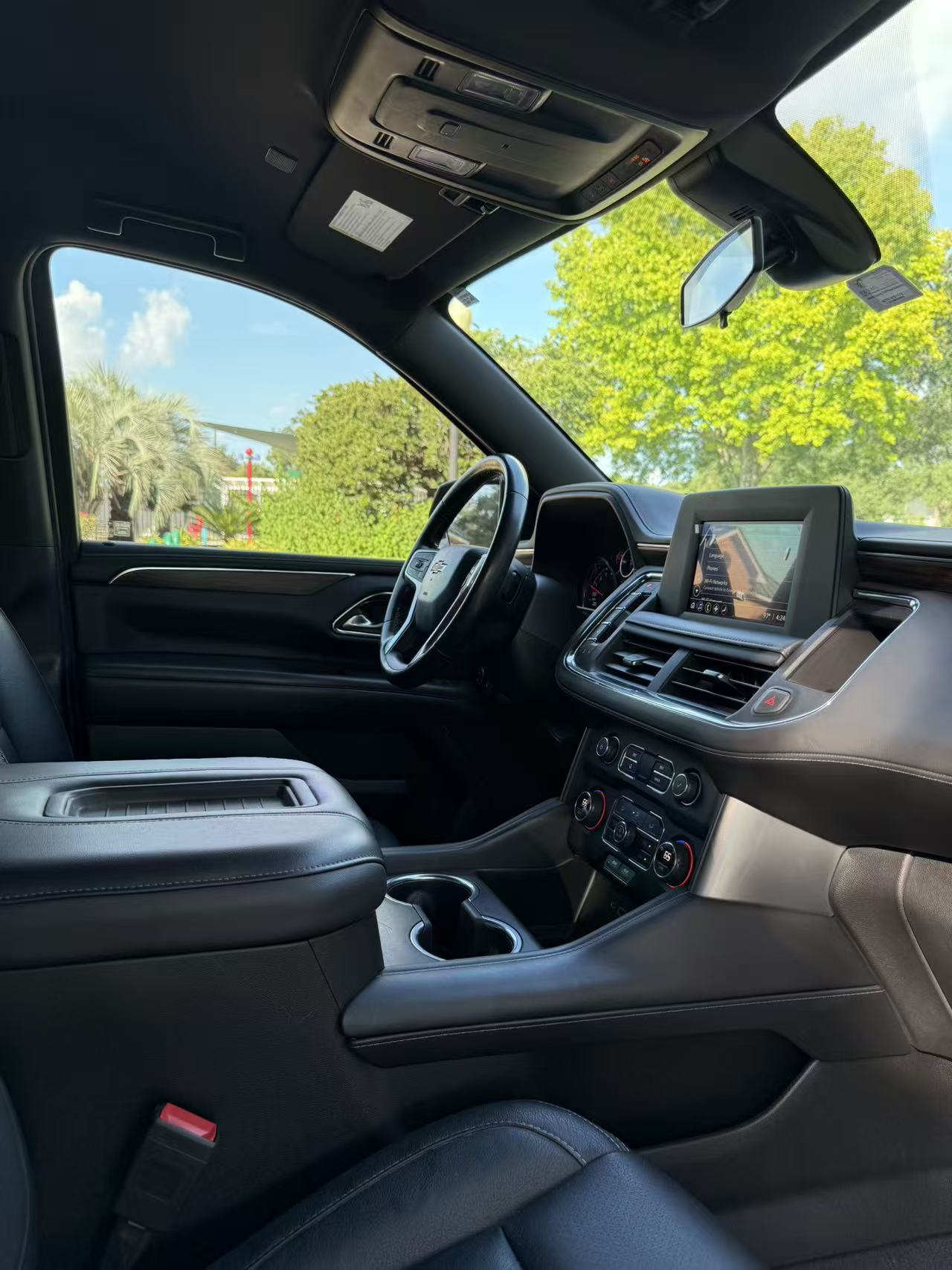 Used 2022 Chevrolet Suburban LS RWD image 16