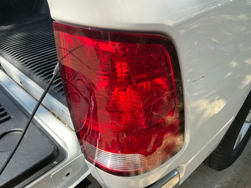 Used 2018 RAM 1500 Classic SLT AWD/4WD image 16