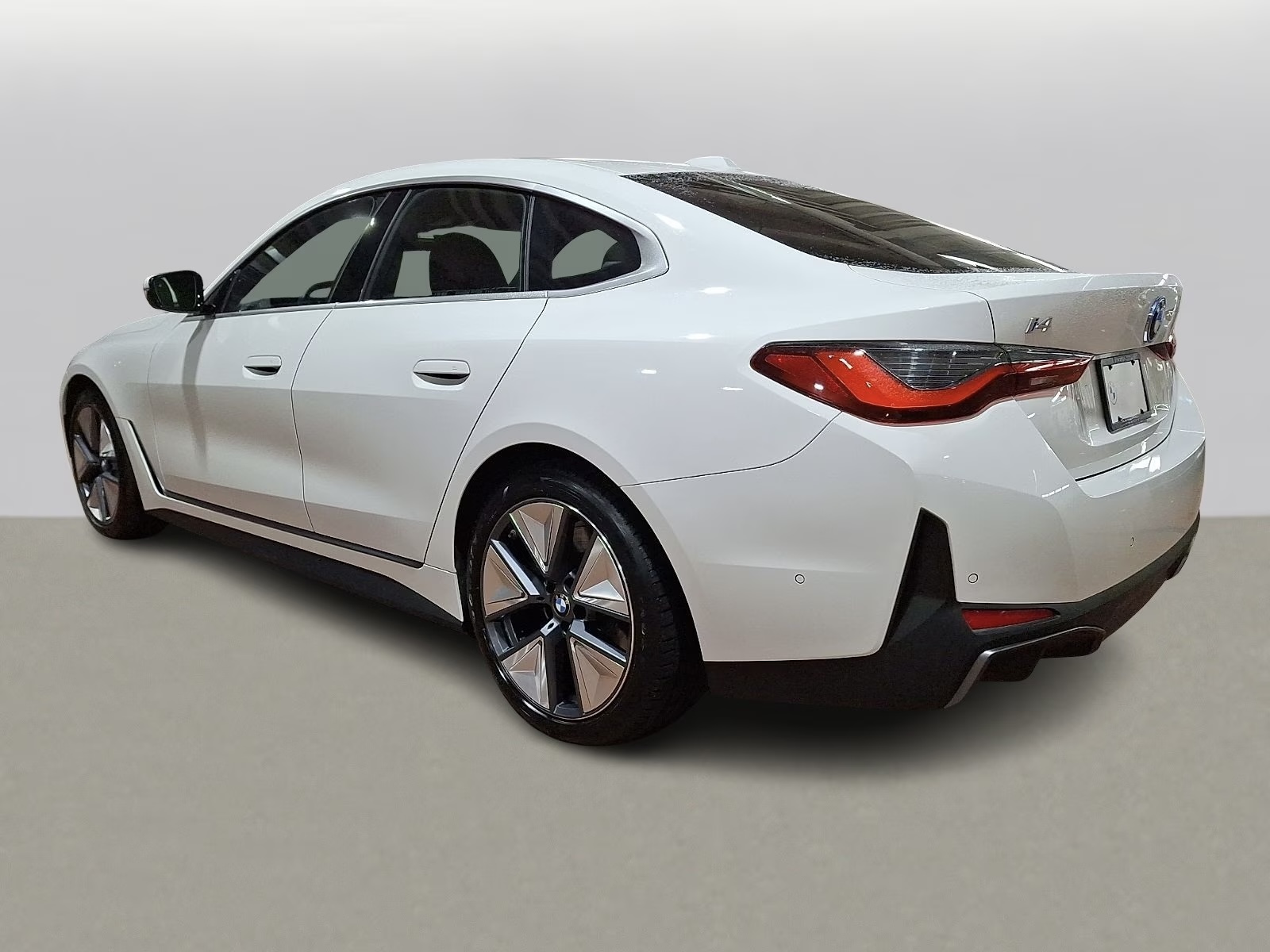 Used 2025 BMW i4 xDrive40i w/ Premium Package AWD/4WD image 4