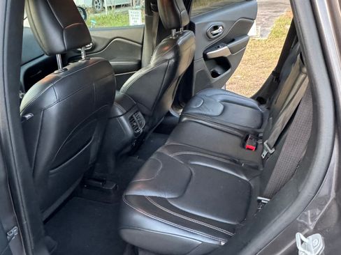 Used 2018 Jeep Cherokee Limited FWD image 8