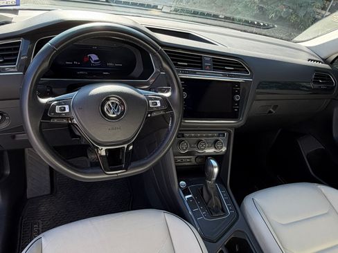 Used 2018 Volkswagen Tiguan SEL Premium image 8