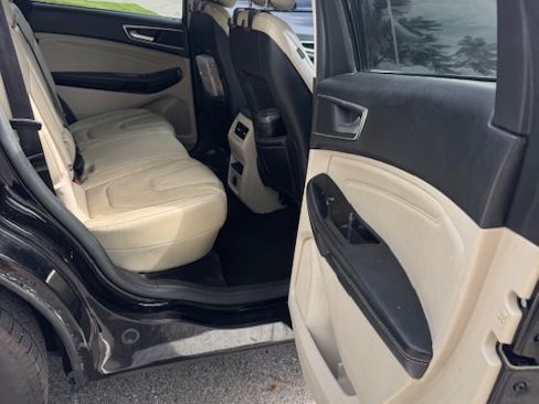 Used 2016 Ford Edge Titanium FWD image 5