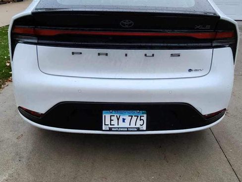 Used 2023 Toyota Prius XLE image 2