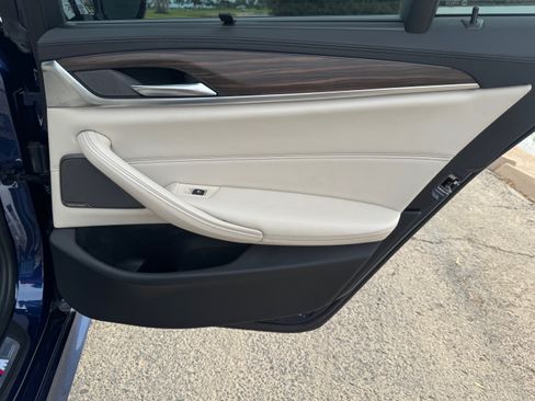 Used 2018 BMW M550i xDrive image 21