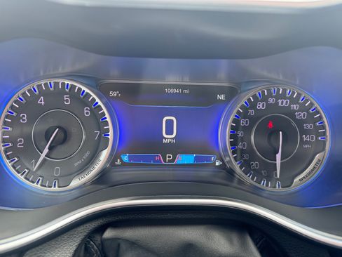 Used 2016 Chrysler 200 C image 9