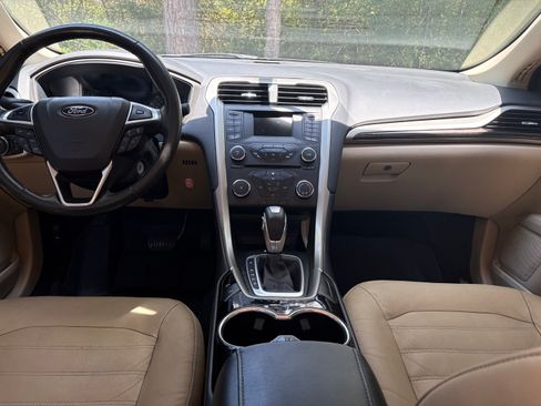 Used 2015 Ford Fusion SE w/ Equipment Group 202A FWD image 10