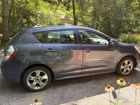 Used 2009 Pontiac Vibe AWD w/ Preferred Package image 4