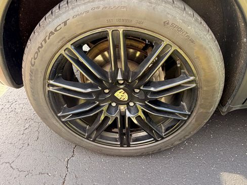 Used 2015 Porsche Cayenne Diesel AWD/4WD image 11