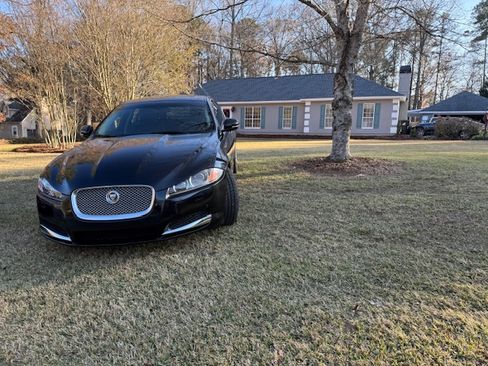 Used 2012 Jaguar XF image 2