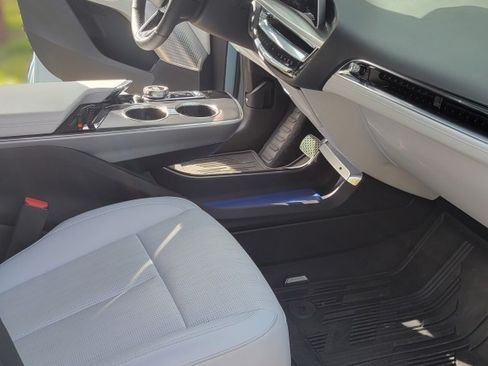 Used 2024 Cadillac Lyriq Luxury image 11