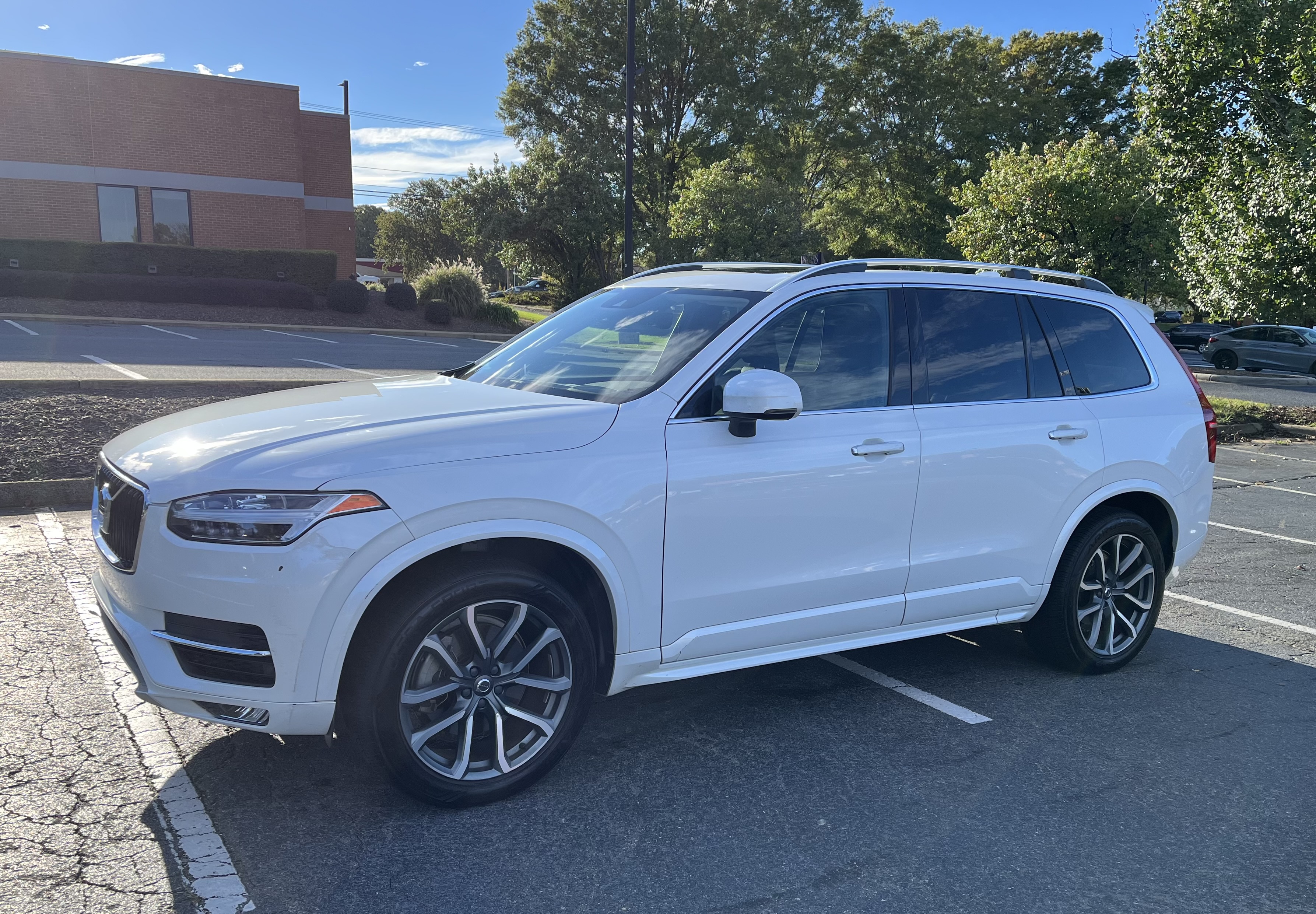Used 2019 Volvo XC90 T6 Momentum w/ Protection Package Premier AWD/4WD image 1