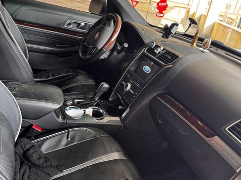 Used 2017 Ford Explorer Platinum image 6