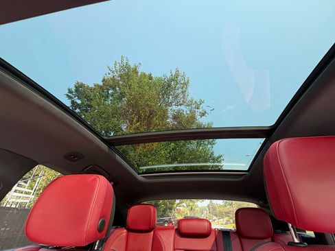Used 2018 Porsche Macan Sport Edition AWD/4WD image 8