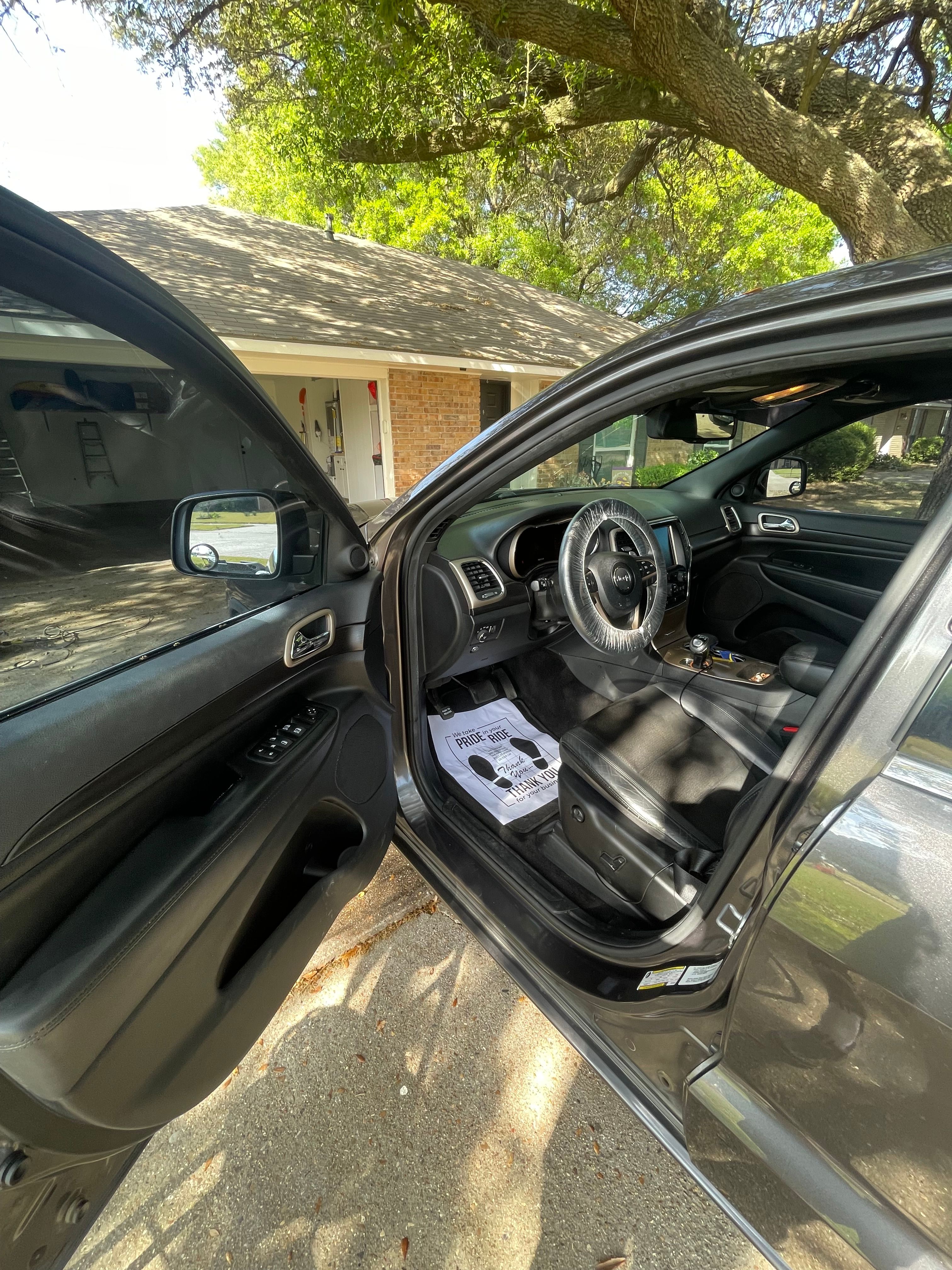 Used 2014 Jeep Grand Cherokee Altitude RWD image 2