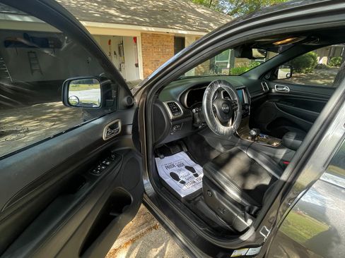Used 2014 Jeep Grand Cherokee Altitude image 2