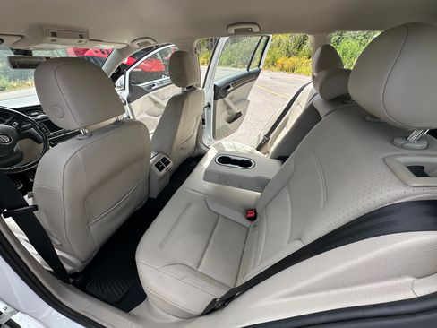 Used 2019 Volkswagen Golf Alltrack S AWD/4WD image 10