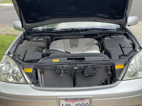Used 2002 Lexus LS 430 RWD image 12
