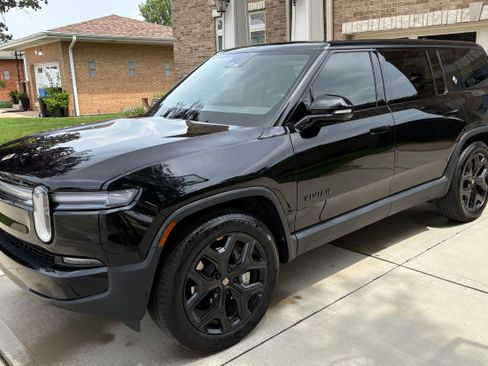 Used 2025 Rivian R1S Adventure AWD/4WD image 2