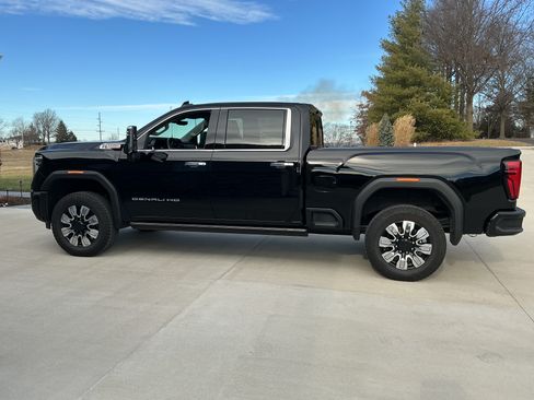 Used 2024 GMC Sierra 2500 Denali w/ Technology Package image 2