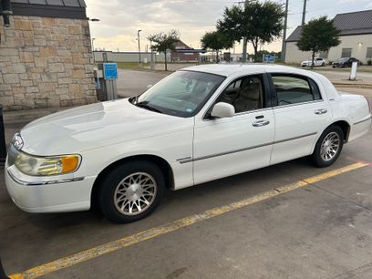 Used 2001 Lincoln Town Car Signature