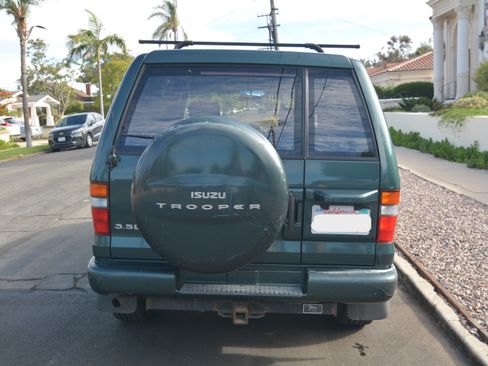 Used 1998 Isuzu Trooper S AWD/4WD image 2