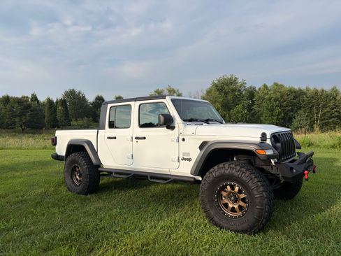 Used 2021 Jeep Gladiator Sport AWD/4WD image 5
