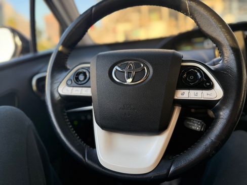 Used 2017 Toyota Prius Prime Advanced image 18