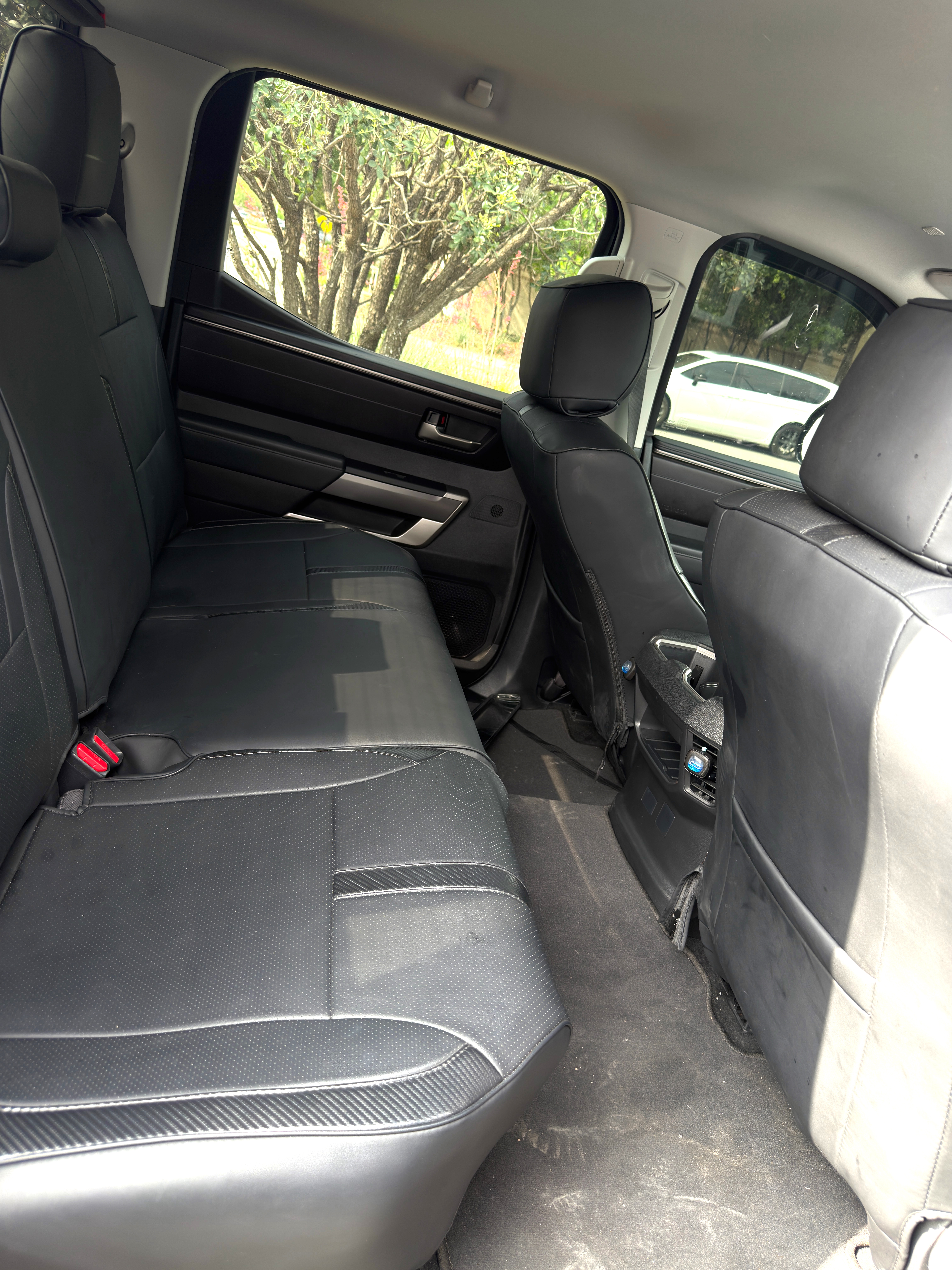 Used 2022 Toyota Tundra SR5 w/ SR5 Convenience Package AWD/4WD image 5