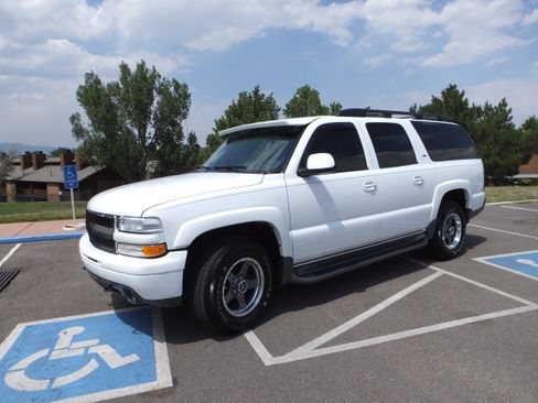 Used 2005 Chevrolet Suburban Z71 w/ Preferred Equipment Group RWD image 1