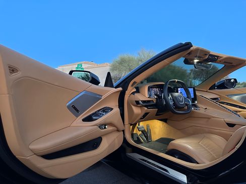 Used 2021 Chevrolet Corvette Stingray Premium Conv w/ Z51 Performance Package image 8