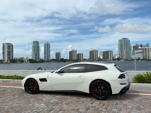 Used 2018 Ferrari GTC4Lusso T image 15